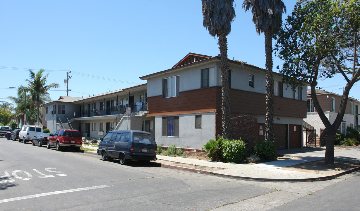 2061 Pine Ave in Long Beach, CA - Foto de edificio