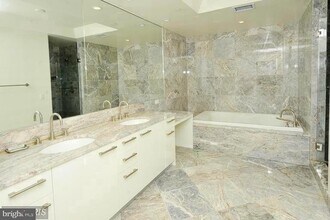 1881 N Nash St, Unit 708 in Arlington, VA - Building Photo - Building Photo