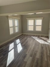 705 Cincinnati St in Angleton, TX - Foto de edificio - Building Photo