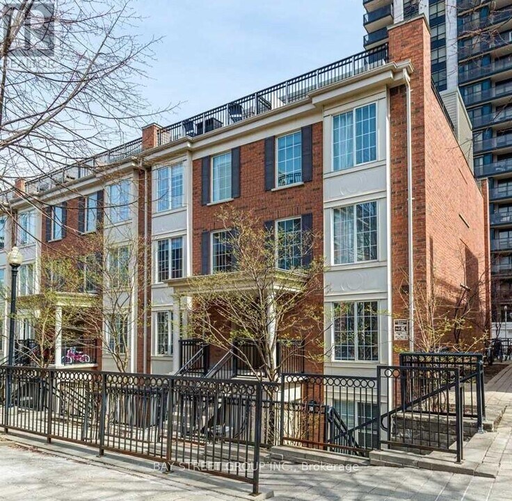 5-705 Everson Dr in Toronto, ON - Building Photo