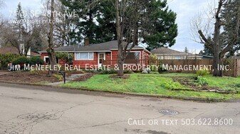 7440 SE 48th Av in Portland, OR - Building Photo