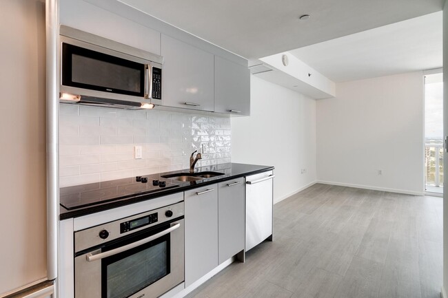 50 Biscayne Blvd, Unit 5003 in Miami, FL - Building Photo - Building Photo