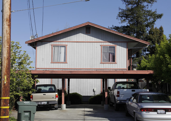 330-332 Peralta Ave in San Leandro, CA - Foto de edificio - Building Photo