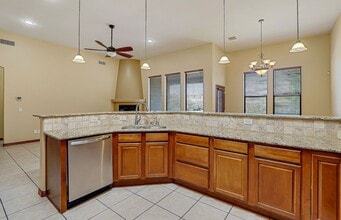 1910 San Fernando Dr in Las Cruces, NM - Building Photo - Building Photo