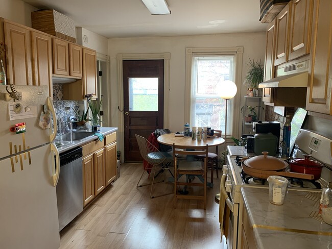 6 Mead St, Unit 2 in Boston, MA - Building Photo - Building Photo