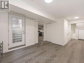 3101 Tours Rd in Mississauga, ON - Building Photo - Building Photo