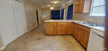 2520 Trailwood Dr in Pensacola, FL - Building Photo - Building Photo