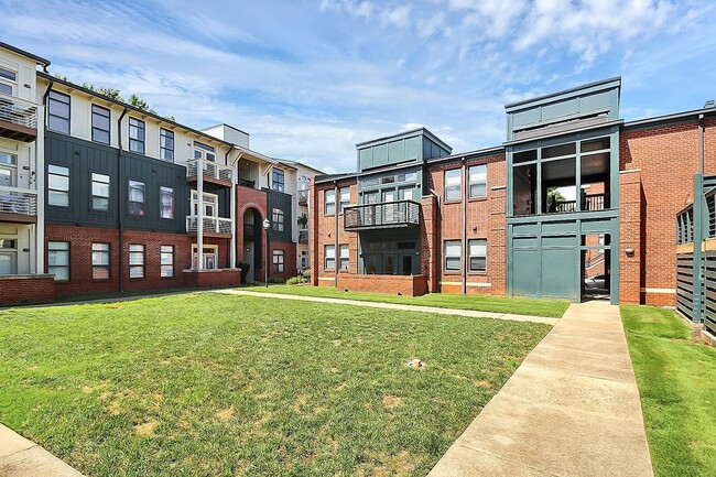 404 New Bern Station Ct, Unit South End Condo in Charlotte, NC - Building Photo - Building Photo