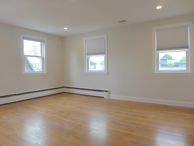 20 Eastburn St