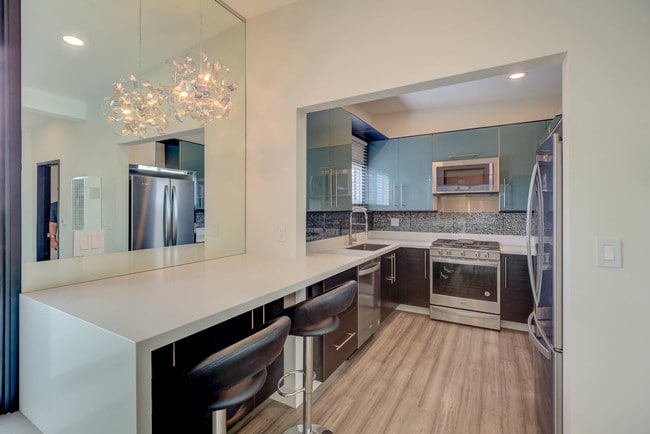 1702 Hermosa Ave, Unit 6 in Hermosa Beach, CA - Foto de edificio - Building Photo