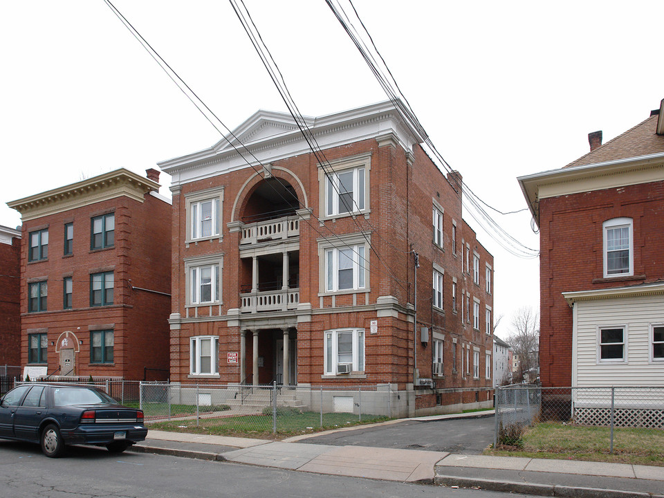 21 Edgewood St in Hartford, CT - Building Photo