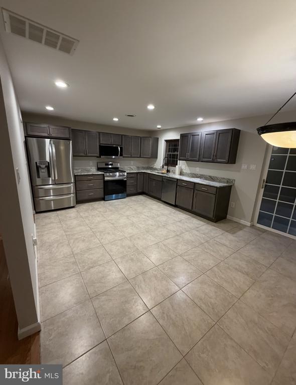 1002 Taunton Ave in Berlin Township, NJ - Building Photo - Building Photo