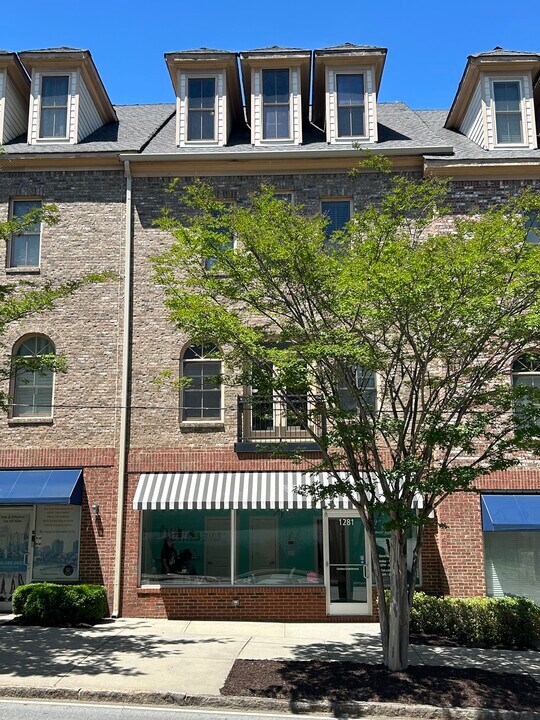1281 Dahlgren Lane in Atlanta, GA - Building Photo