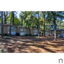 Room in Apartment on Stanton Rd SW in Atlanta, GA - Building Photo - Building Photo