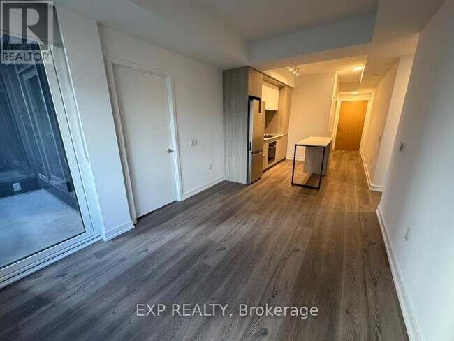 395 Square One Dr in Mississauga, ON - Building Photo - Building Photo