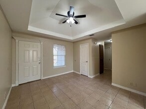 1001 E Travis St in Laredo, TX - Foto de edificio - Building Photo