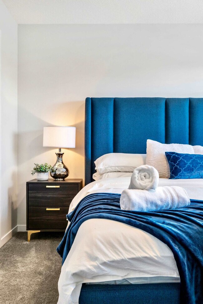 98 Herron St NE in Calgary, AB - Building Photo - Building Photo