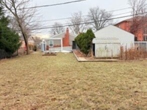 6902 Lyons St in Morton Grove, IL - Building Photo - Building Photo