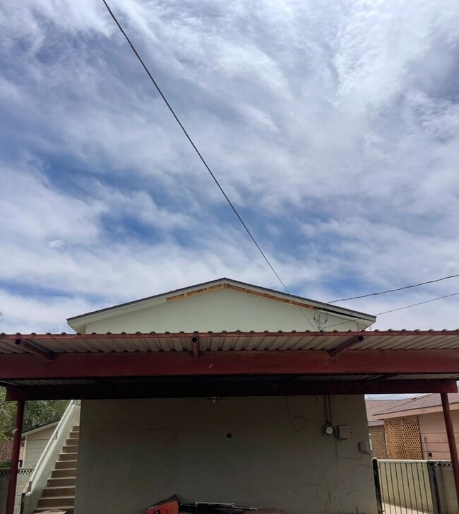 property at 903-B E 11th St
