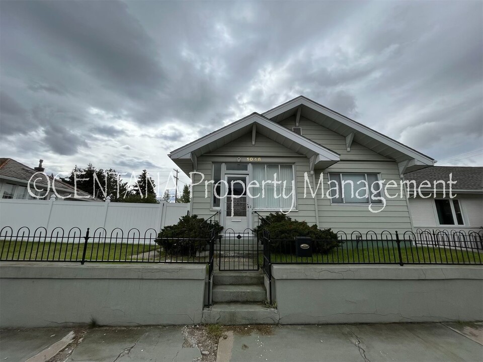 1046 W Platinum St in Butte, MT - Foto de edificio