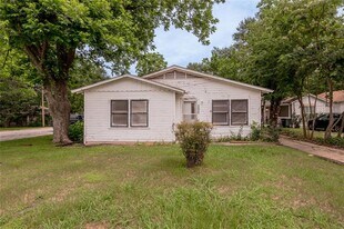 1312 16th St in Huntsville, TX - Building Photo