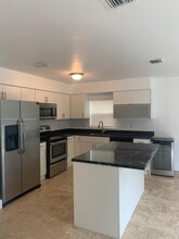 2839 SW 25th Ter in Miami, FL - Building Photo - Building Photo