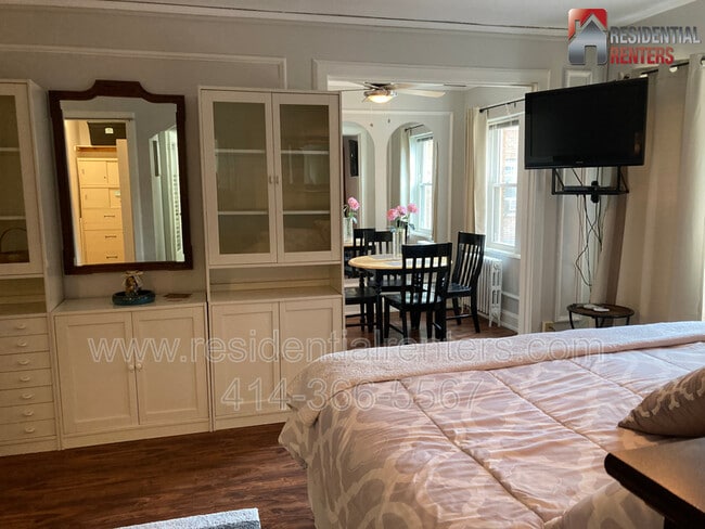 1028 E Juneau Ave in Milwaukee, WI - Building Photo - Building Photo