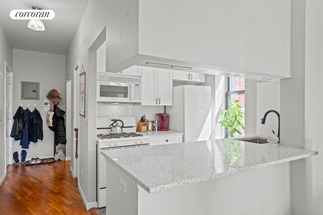 115 Eastern Pkwy in Brooklyn, NY - Building Photo - Building Photo