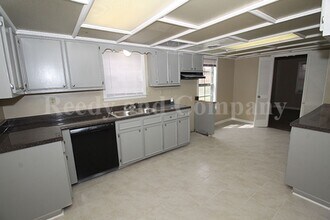 5130 Queen Elizabeth Fwy in Memphis, TN - Building Photo - Building Photo