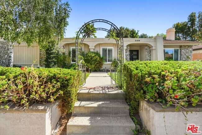 3194 Rossini Pl in Topanga, CA - Building Photo - Building Photo