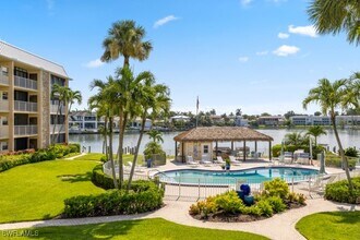 3000 Gulf Shore Blvd N in Naples, FL - Building Photo - Building Photo