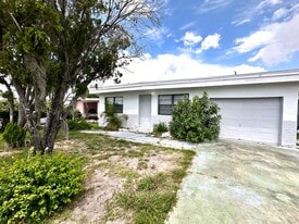 2117 Mitchell Ct in Ft. Myers, FL - Building Photo