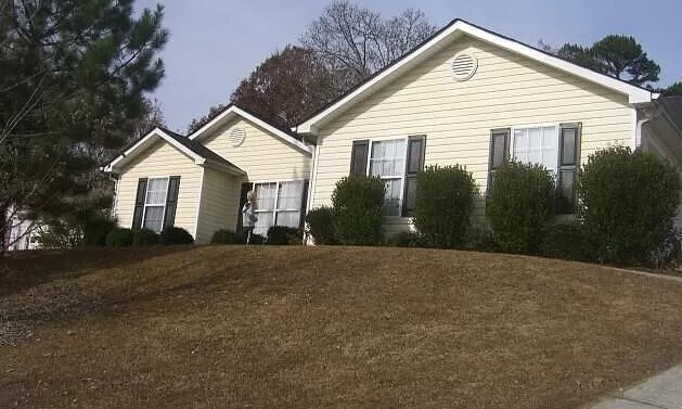 4668 Eucalyptus Way in Flowery Branch, GA - Building Photo