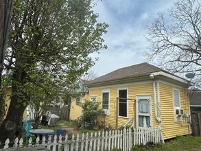 1621 Avenue K Rear in Galveston, TX - Building Photo - Building Photo