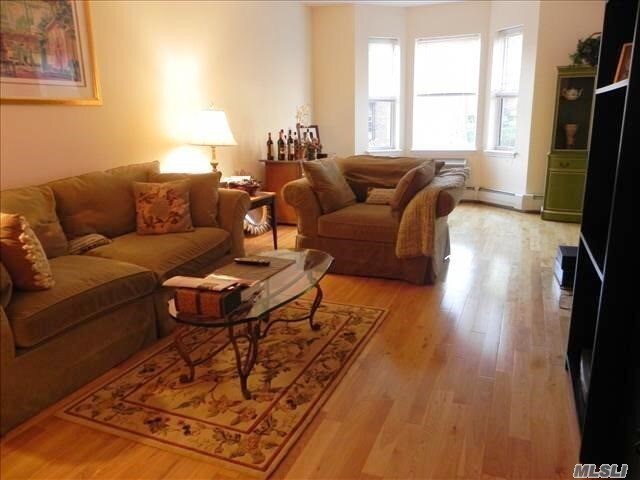 38 Knightsbridge Rd-Unit -1C in Great Neck, NY - Building Photo - Building Photo