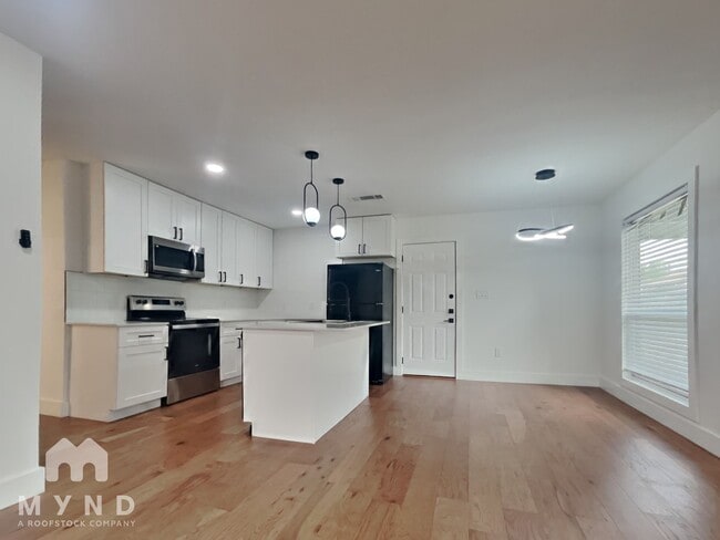 1603 Rutland Dr in Austin, TX - Building Photo - Building Photo