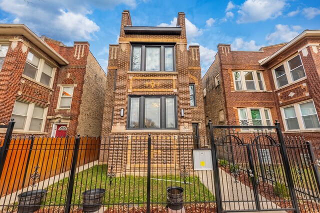 303 N Lockwood Ave in Chicago, IL - Building Photo
