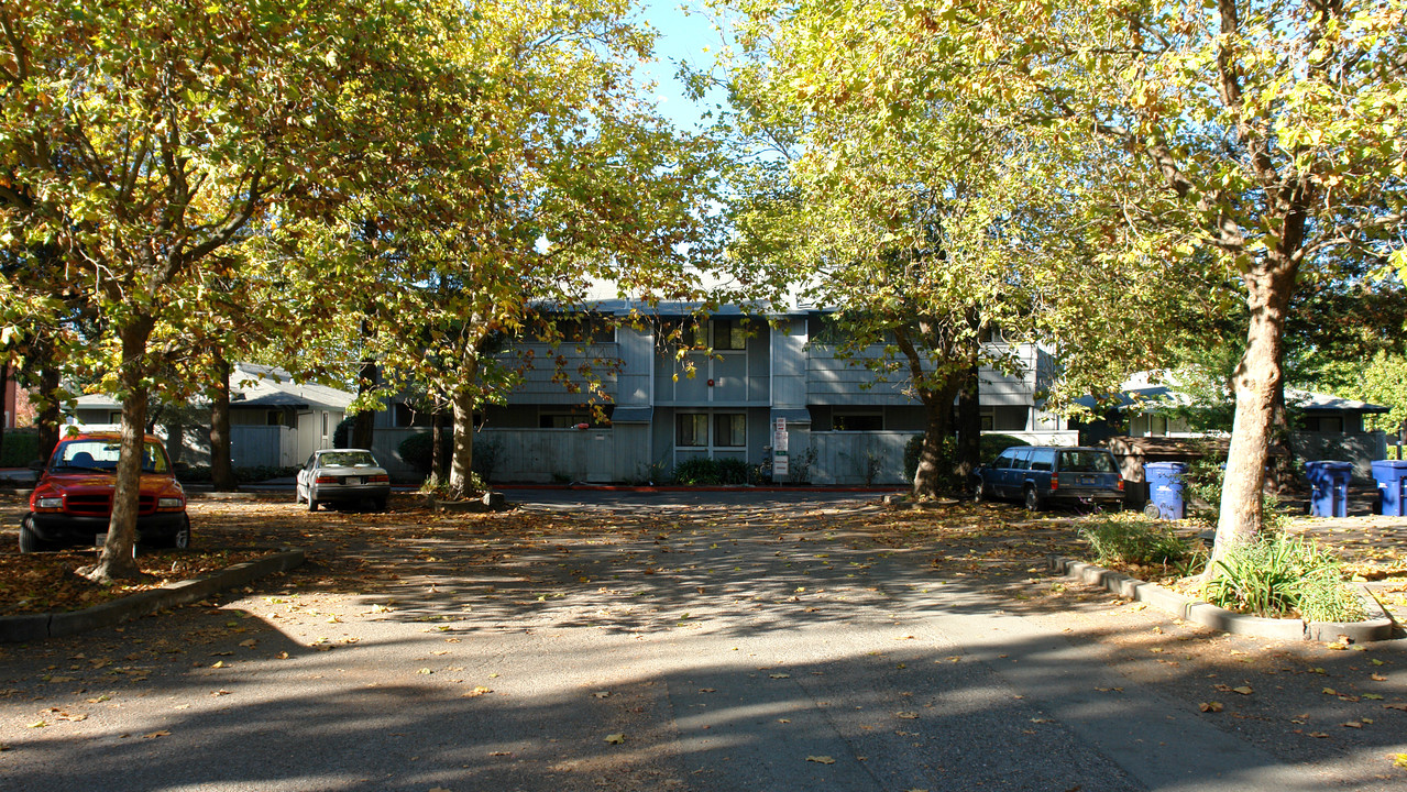 Rosehill Apartments in Cotati, CA - Building Photo