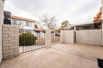 1133 Willow Tree Dr in Las Vegas, NV - Building Photo - Building Photo