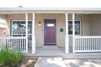 3941 Downey Way in Sacramento, CA - Building Photo - Building Photo