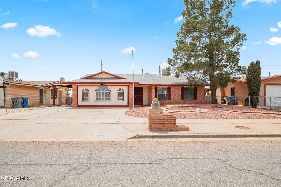 5640 Van Horn Dr in El Paso, TX - Building Photo