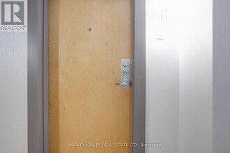 80 Cumberland St in Toronto, ON - Building Photo - Building Photo