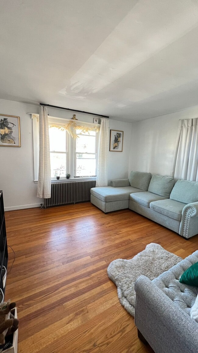 7 Hillside Ave, Unit 2nd