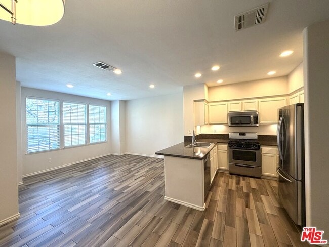 27030 Victoria Ln in Santa Clarita, CA - Building Photo - Building Photo