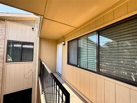 5819 Harvest Hill Rd in Dallas, TX - Building Photo