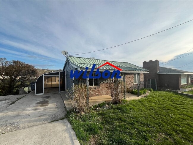 property at 1007 W Fremont Ave