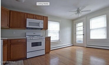 90 Pinckney Rd in Red Bank, NJ - Building Photo - Building Photo