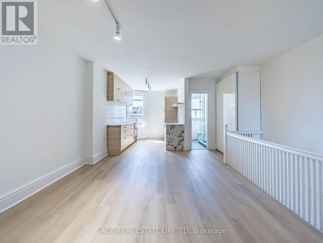 1153 Dundas St W in Toronto, ON - Building Photo - Building Photo