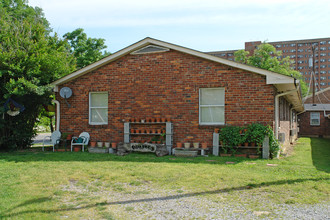 217 30th Ave N in Nashville, TN - Foto de edificio - Building Photo