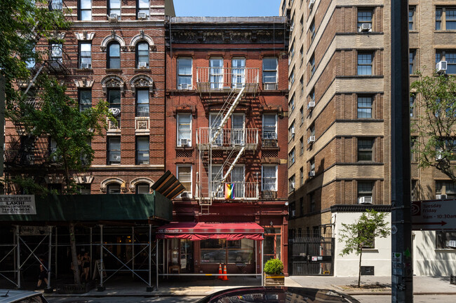 105 Christopher St in New York, NY - Building Photo - Building Photo